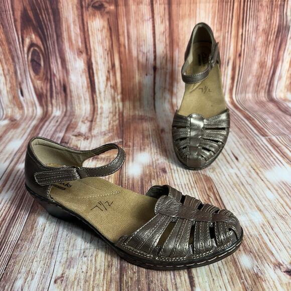 Clarks Shoes - Clarks WENDY SUITE Size 7.5 Bronze Leather Block Heel Closed Toe Sandals Shoes